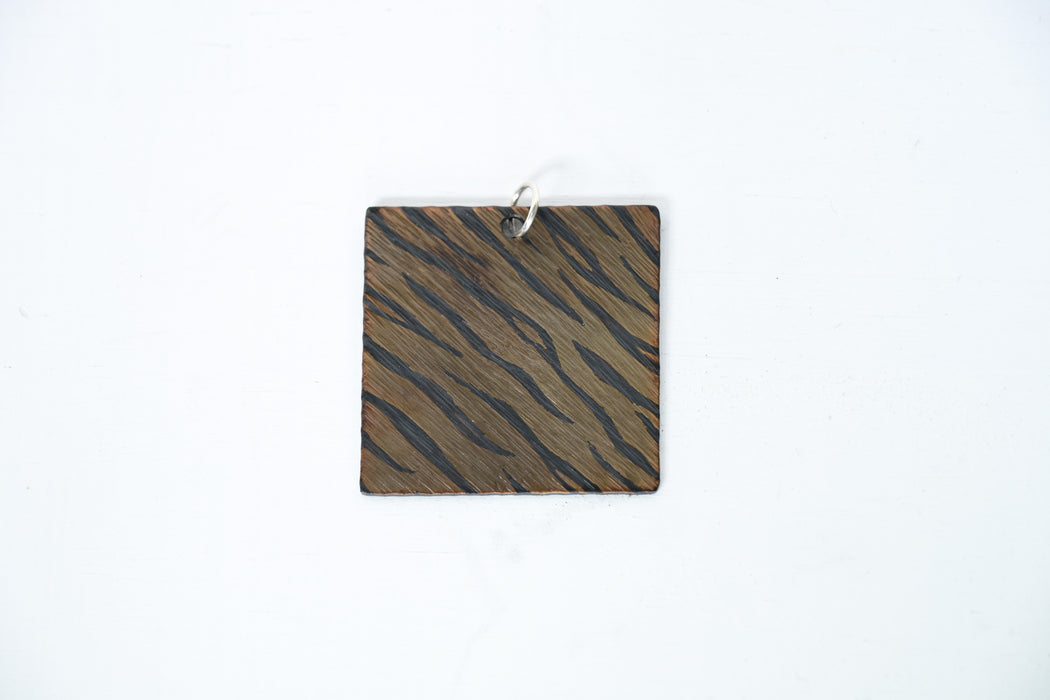 須佐真｜ペンダント　トラ