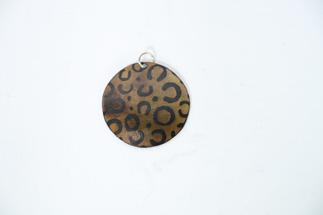 須佐真｜ペンダント　ヒョウ