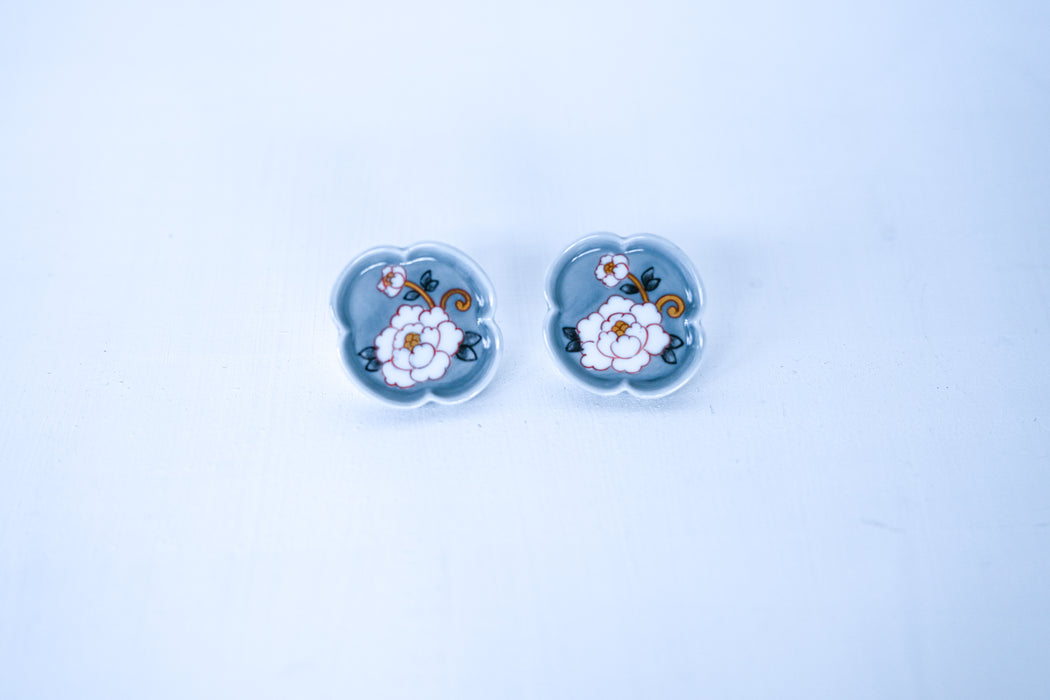 YURAI｜絵付 牡丹 / Peony Mokkou Earrings (Blue gray)